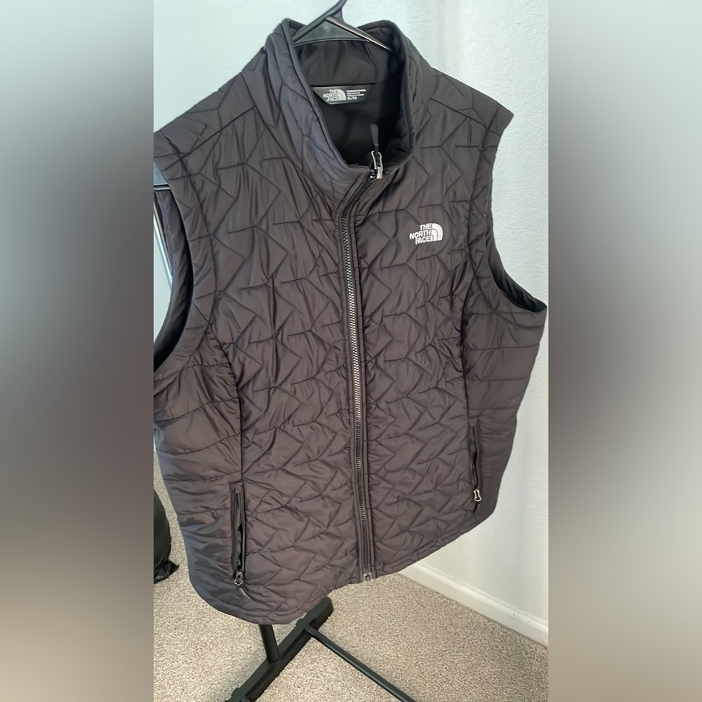THE NORTH FACE PUFFER VEST